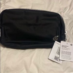 Lululemon everywhere belt bag black